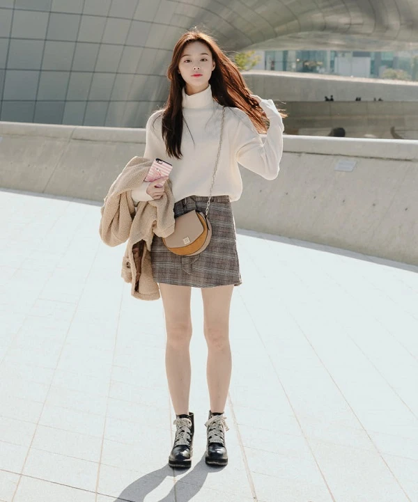 2 cách kết hợp áo len và váy cực hợp mốt từ sao Hàn