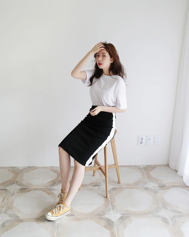 8 cách phối đồ với chân váy jean bút chì cho nàng tự tin nổi bật  TH Điện  Biên Đông