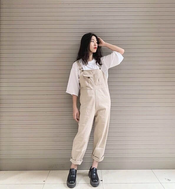 Quần yếm kaki và boot cho các bạn gái