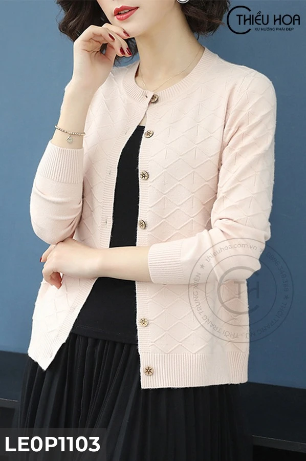 Áo thun form rộng và áo khoác len