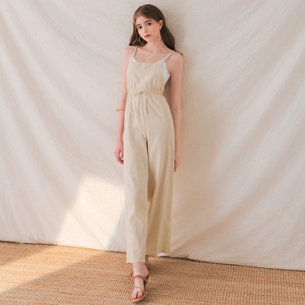 Siêu gợi cảm với bộ jumpsuit 2 dây hở lưng
