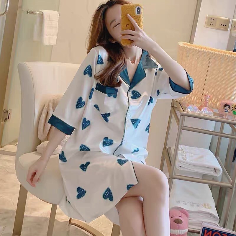 Kiểu dáng váy ngủ lụa tạo sự thoải mái và thời trang