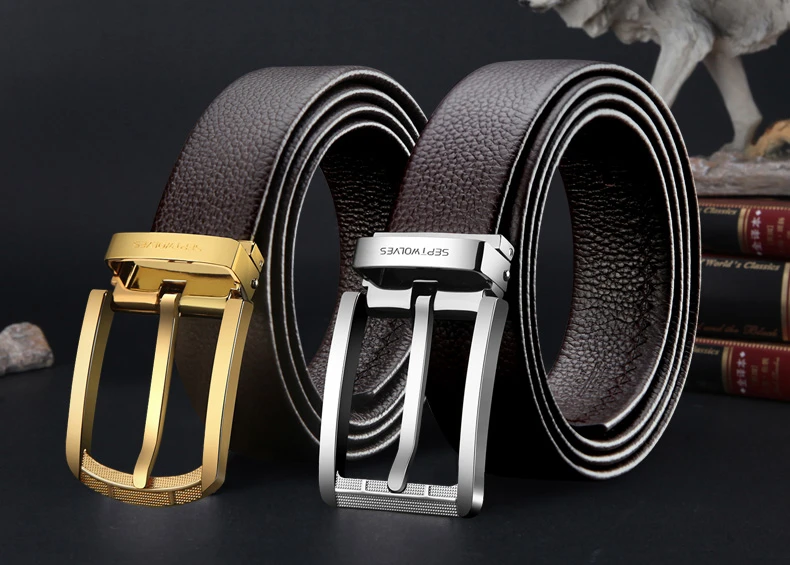 Thắt lưng sẽ giúp tôn lên sự lịch lãm cho tổng thể set đồ của anh ấy
