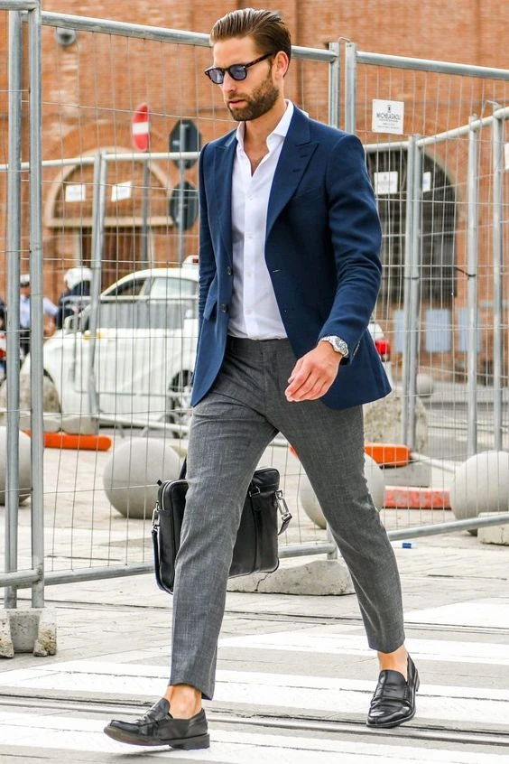 Chỉ cần thêm 1 chiếc blazer thôi, trông anh chàng sẽ lịch lãm hẳn ra đấy!