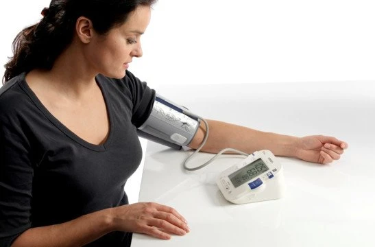 Theo dõi sức khỏe định kỳ là điều rất quan trọng đối với người cao tuổi