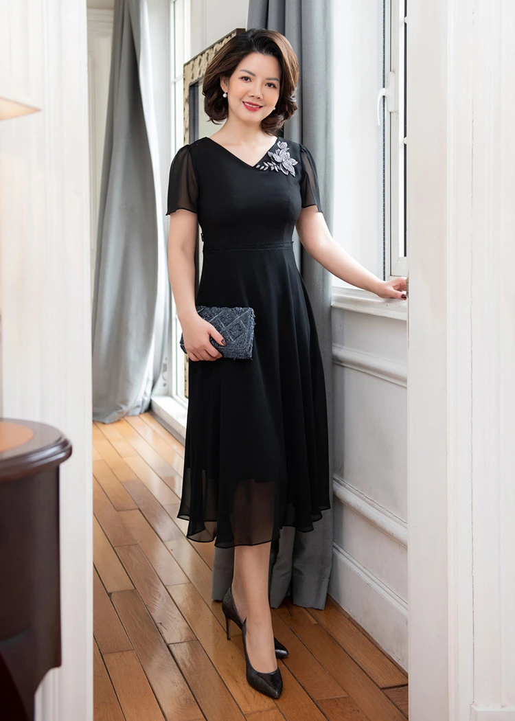Đầm đen dáng dài chữ A phối nút KK116-29 | Thời trang công sở K&K Fashion