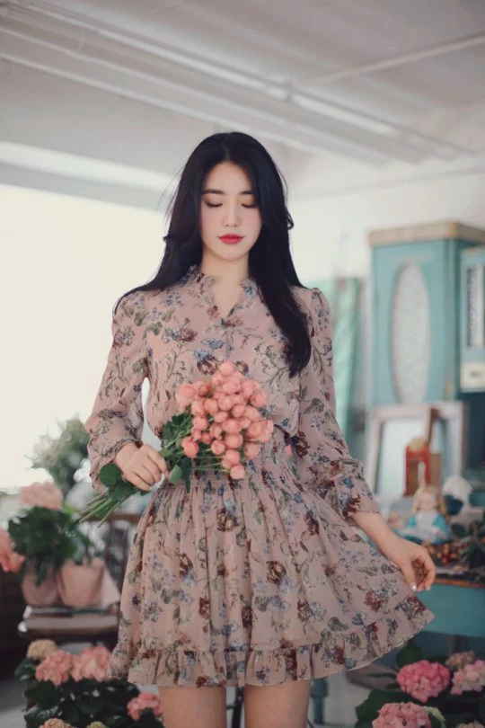 Đầm xòe hoa Hàn Quốc dáng ngắn tay dài