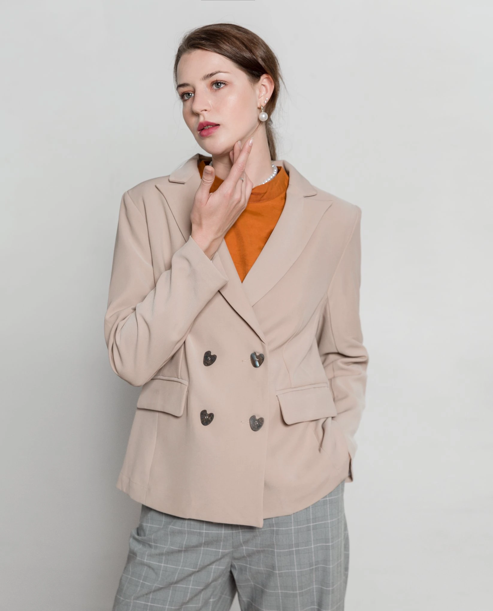 Áo khoác vest nữ cao cấp với loạt thiết kế mới lạ đẳng cấp nhất 2022