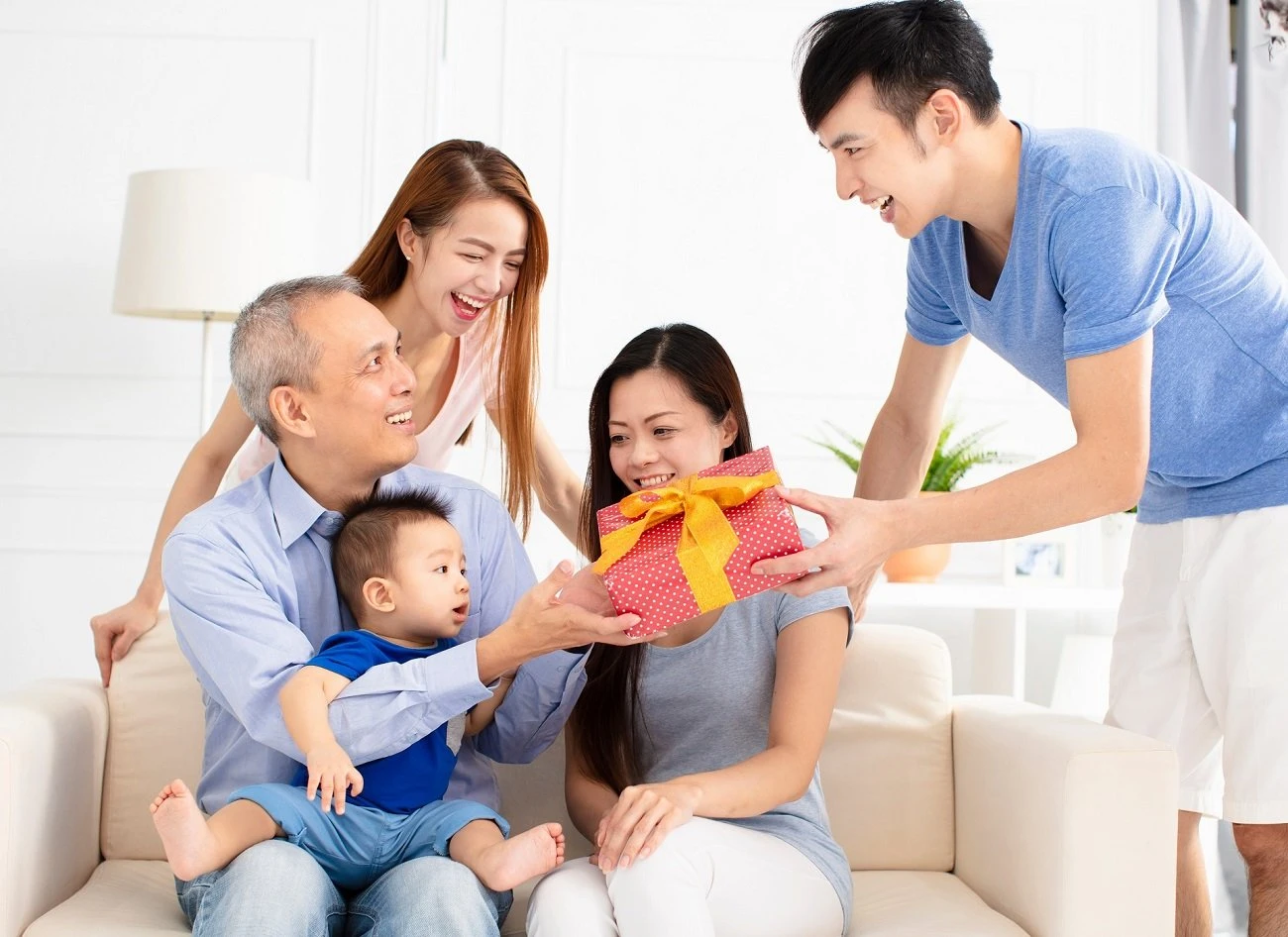 Gợi ý 12+ những món quà ý nghĩa nhất tặng cho cha mẹ nhân ngày lễ Vu Lan