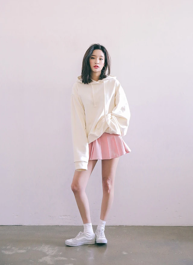 Các kiểu phối sweater với chân váy giúp nàng thật xinh xắn  Shopee Blog