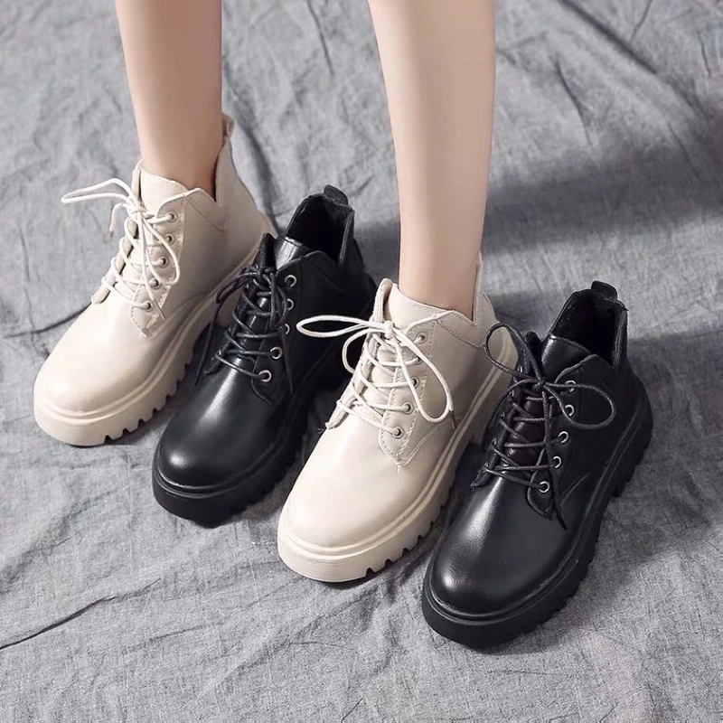 Boot Martin được làm từ chất liệu da