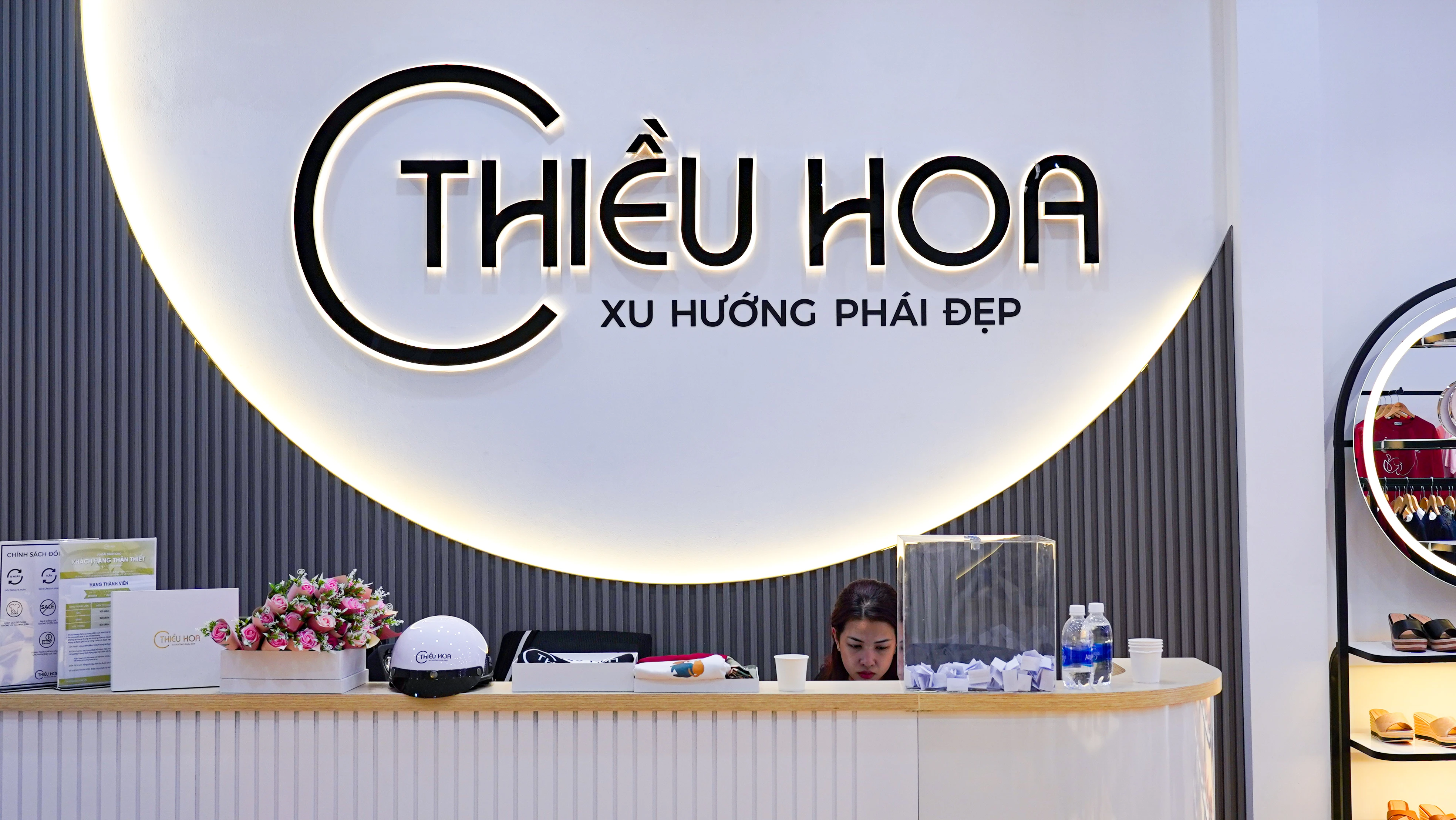 THIỀU HOA KHAI TRƯƠNG 2 CỬA HÀNG MỚI TẠI HCM