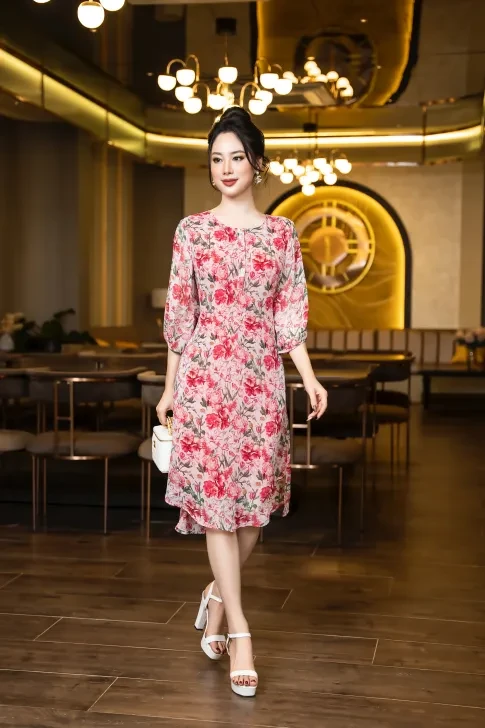 Top những mẫu đầm phù hợp cho quý bà trung niên | Phong cách thời trang, Váy  mặc đi làm, The dress