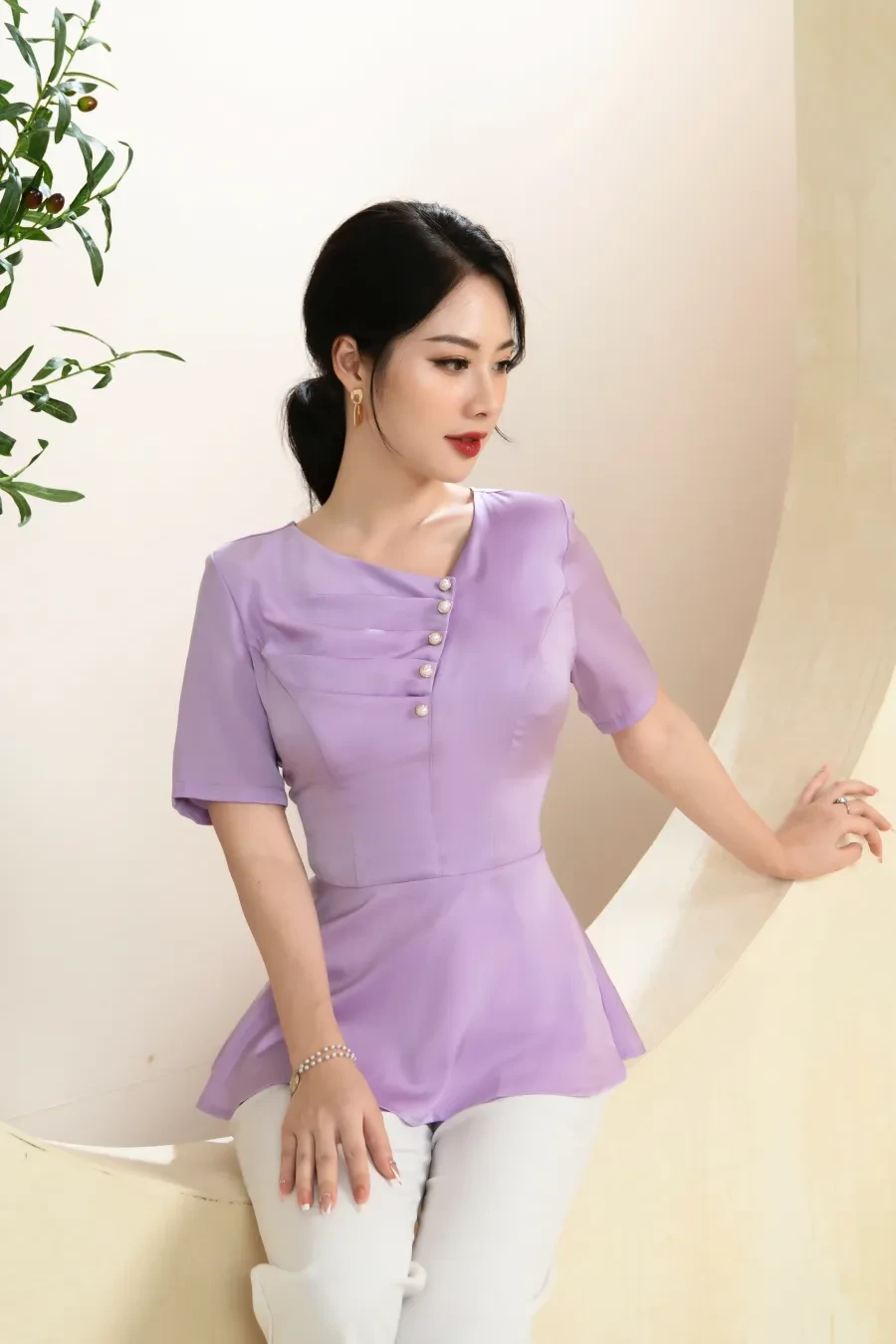 Áo trung niên kiểu peplum thiết kế đính ngọc