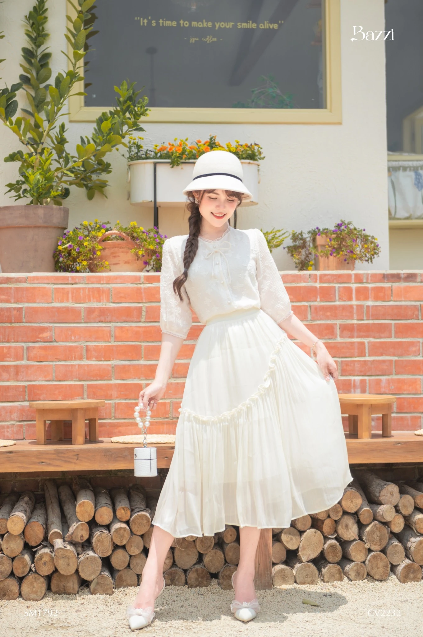 Nhã Phương diện váy trắng tinh khôi ra mắt phim Song Song tại Hà Nội   VOVVN