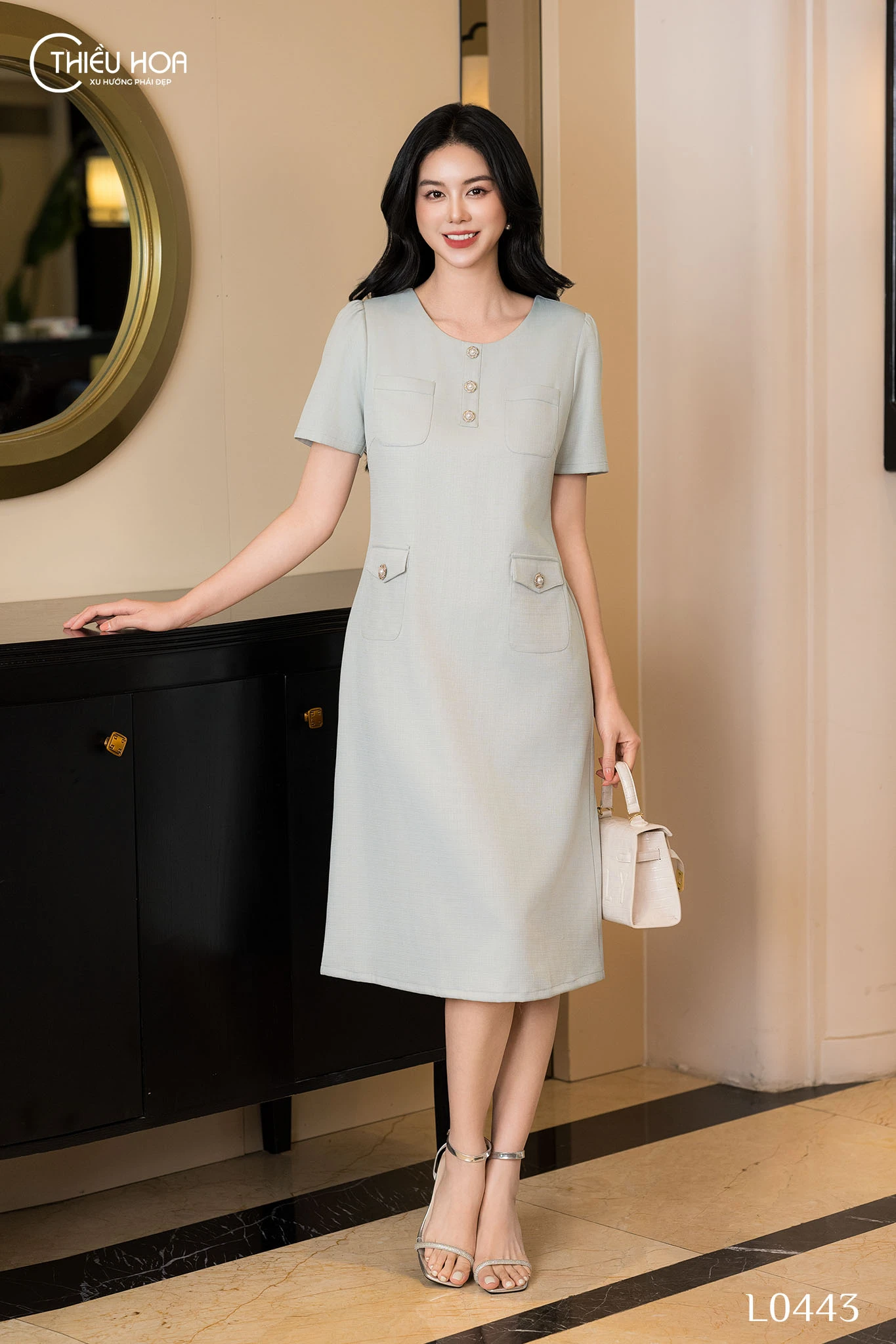 Me-U50-nen-chon-dam-trung-nien-mau-gi-de-du-tiec-sang-trong 2