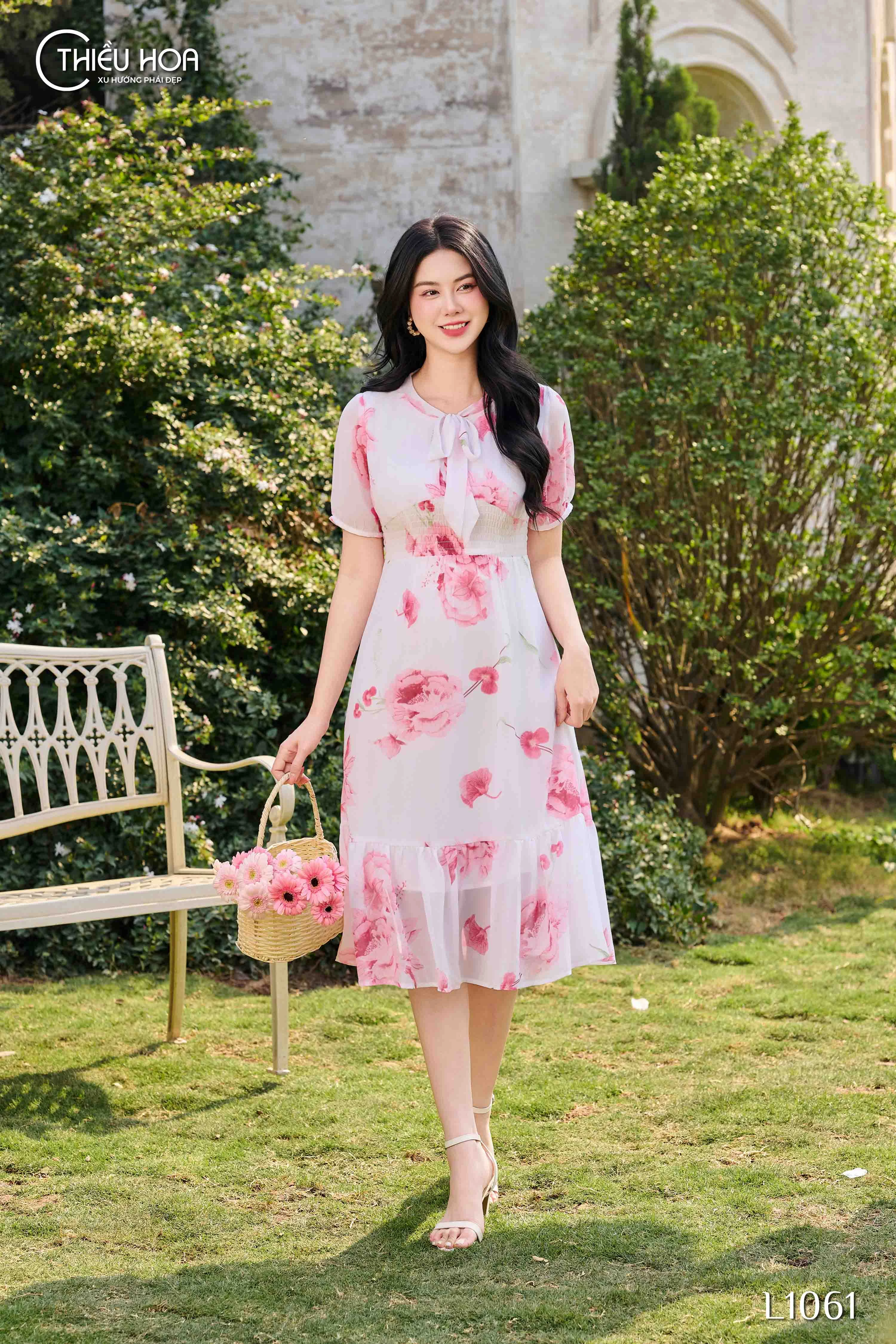 cach-chon-vay-dam-trung-nien-hoa-tiet-phu-hop 1