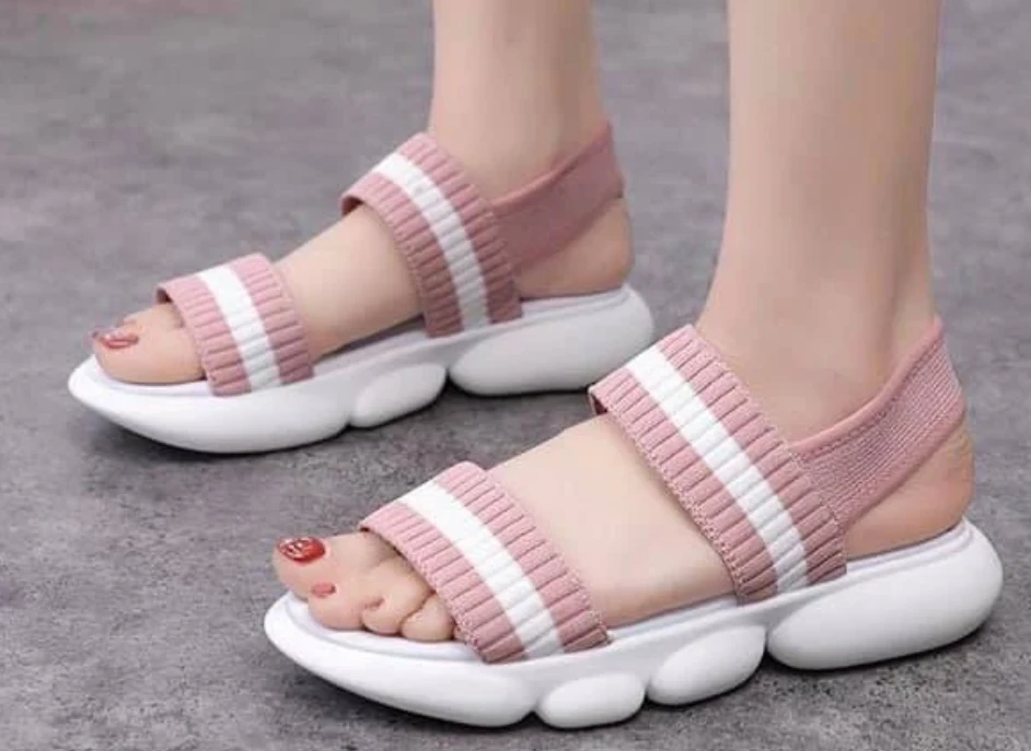 cửa hàng bán giày dép