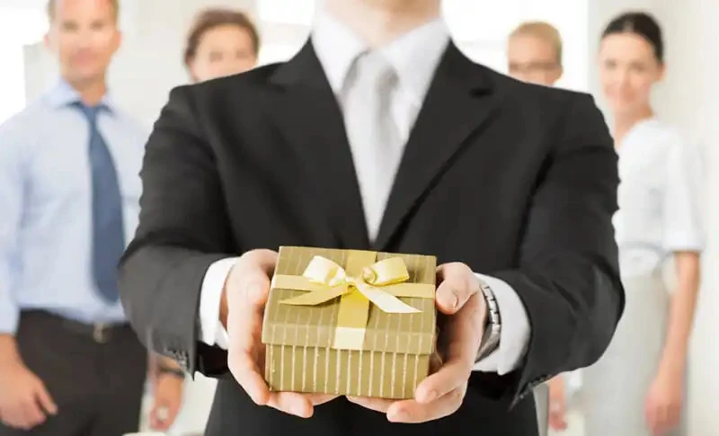 Gợi Ý Quà Tặng Trung Niên Cho Sếp Nữ Sang Trọng, Khéo Léo