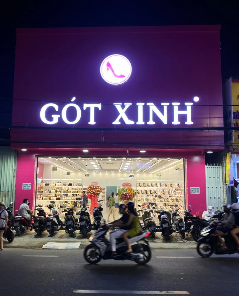 cửa hàng bán giày dép