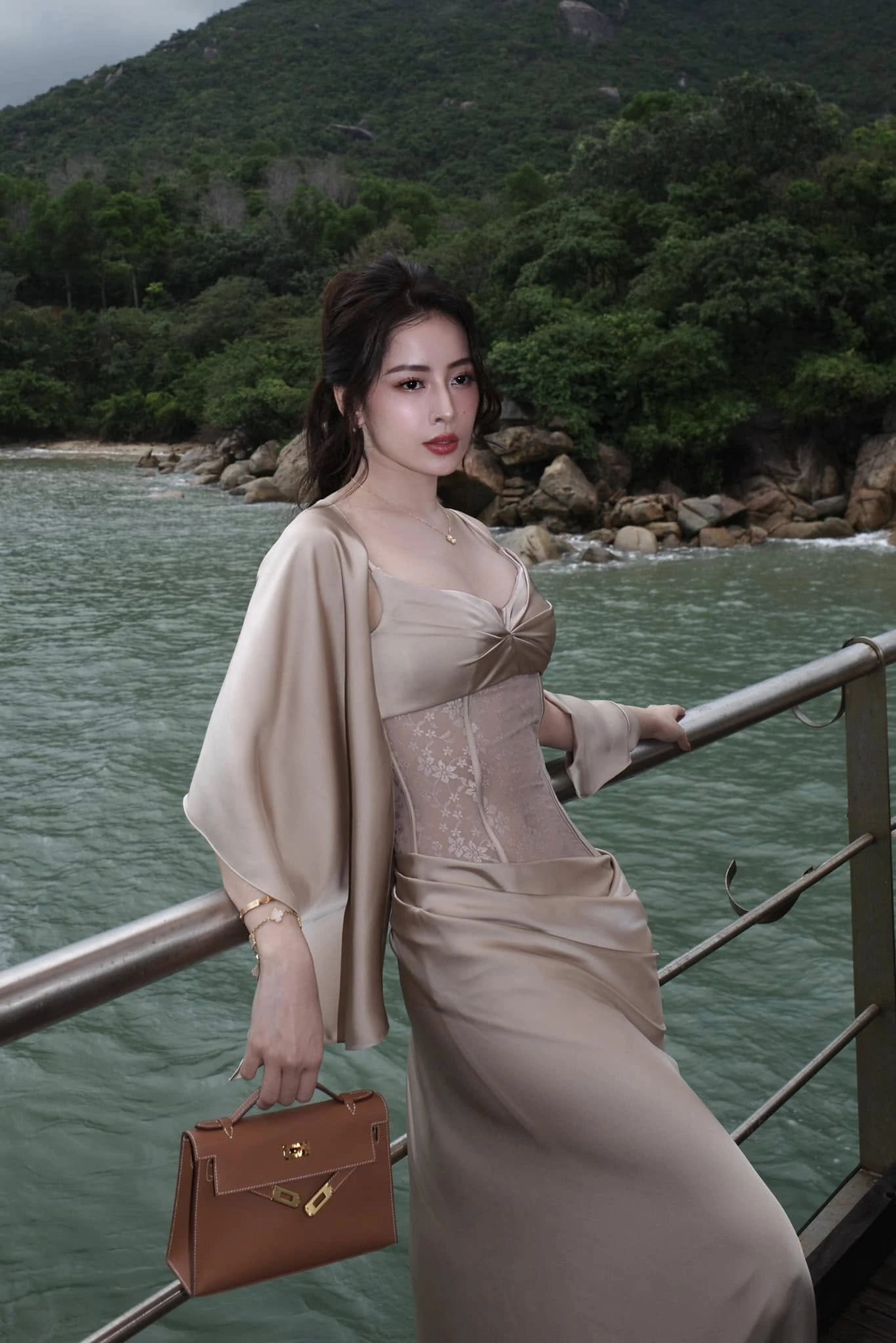 dáng người tam giác ngược
