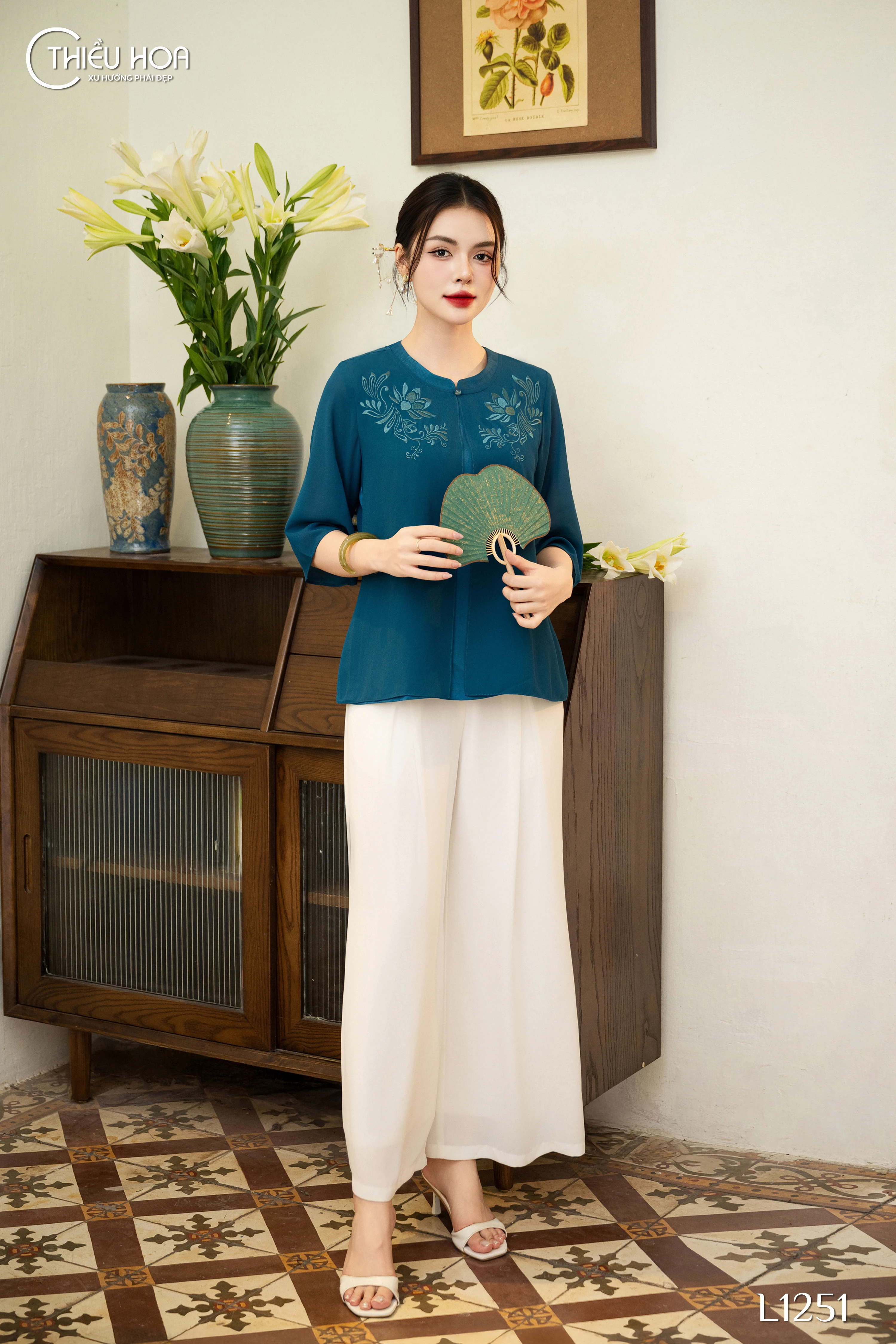 nữ mệnh thổ hợp màu gì