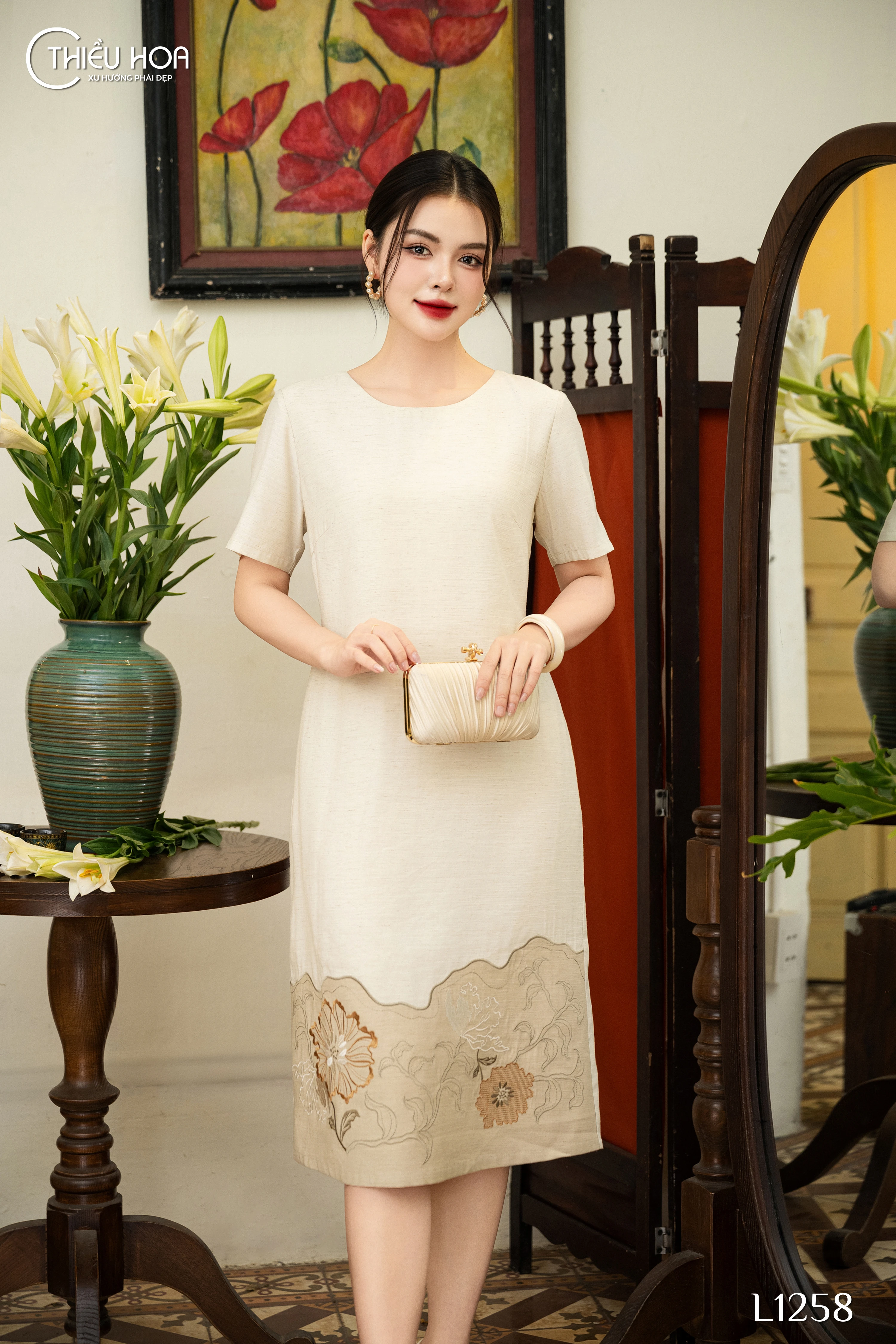 mặc đầm di chùa được không