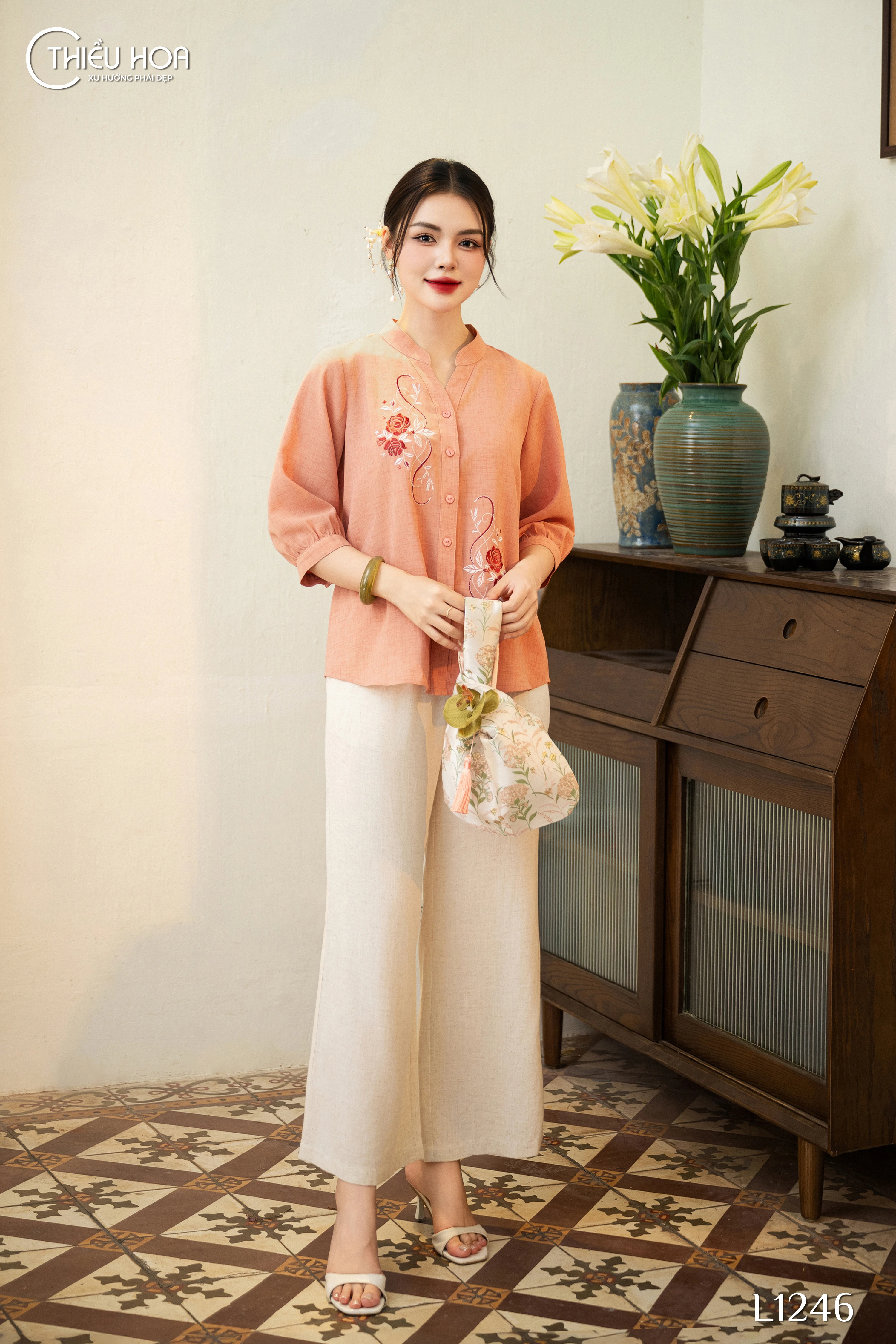 nữ mệnh thổ hợp màu gì