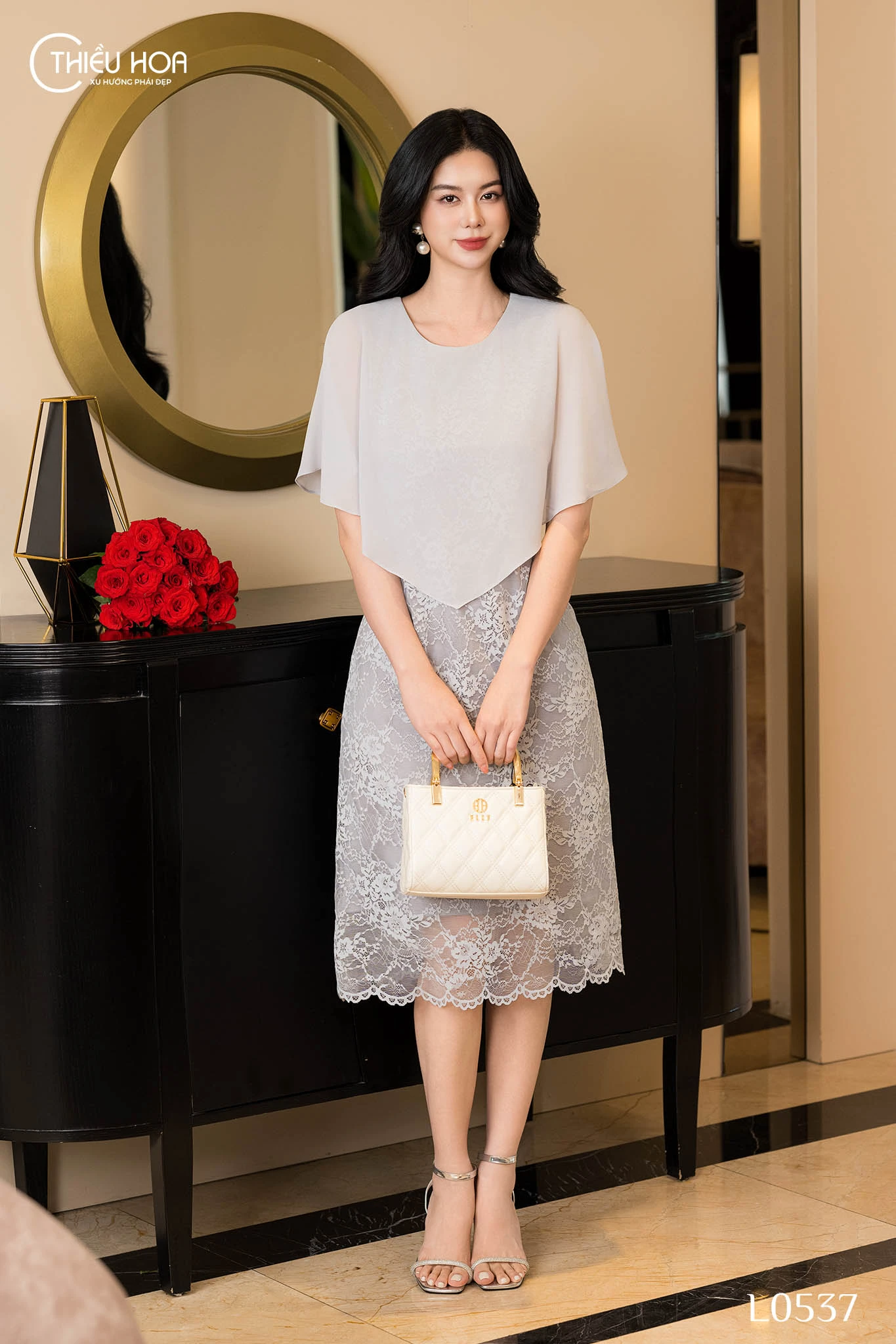 nữ mệnh thủy hợp màu gì