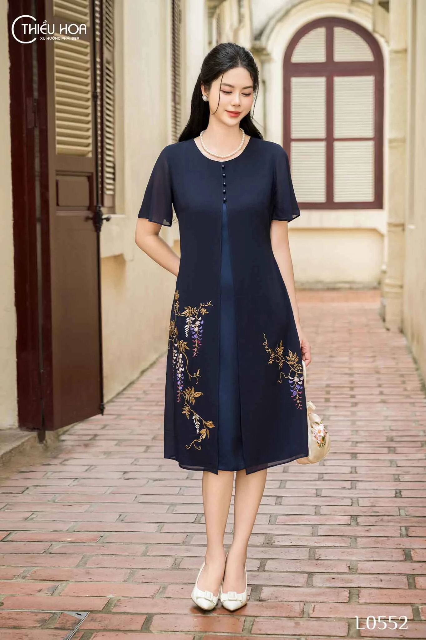 mặc đầm đi chùa được không
