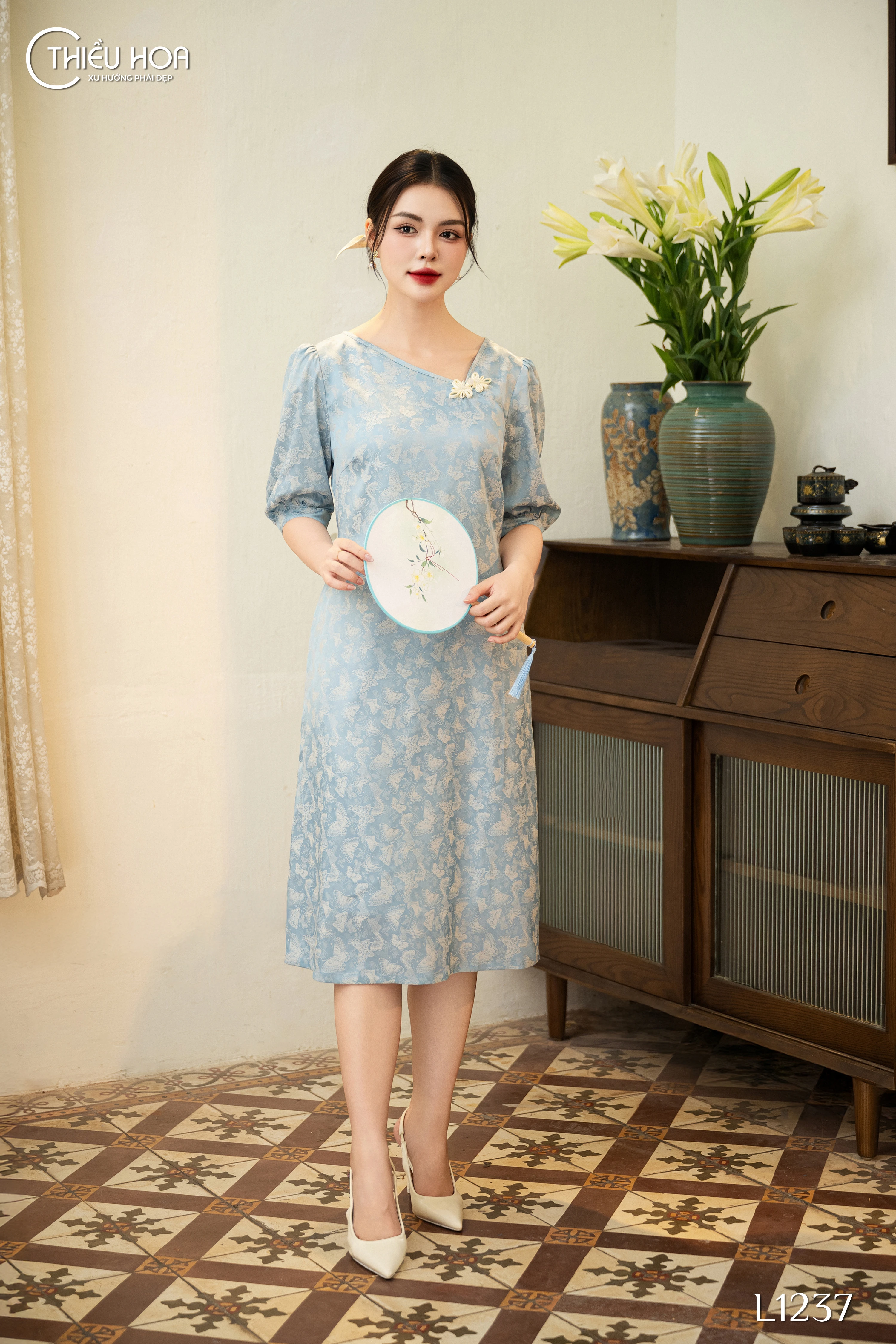 12-thiet-ke-dam-trung-nien-dep-sang-trong-giup-me-tre-hon-5-tuoi 8