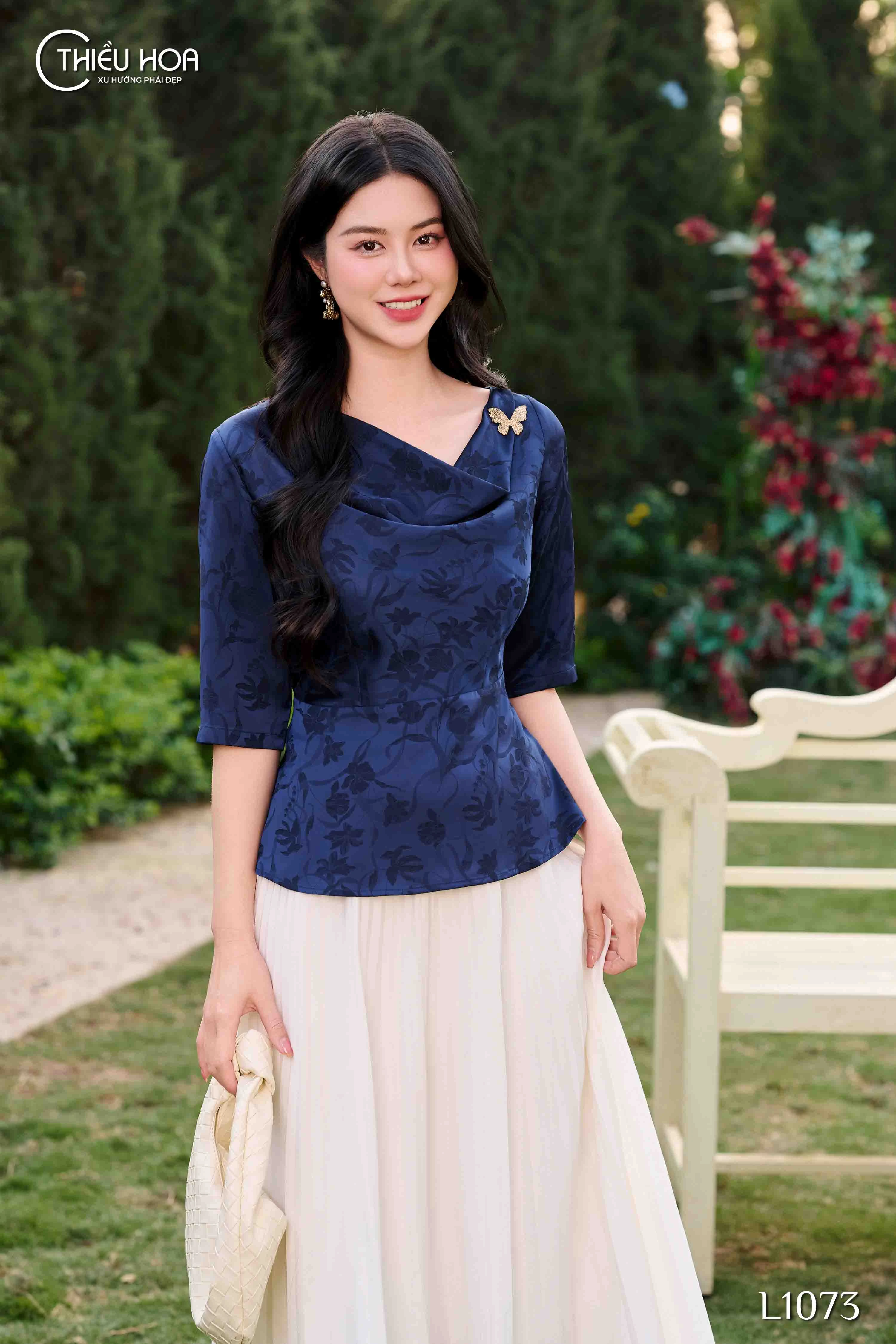 nữ vai rộng nên mặc gì