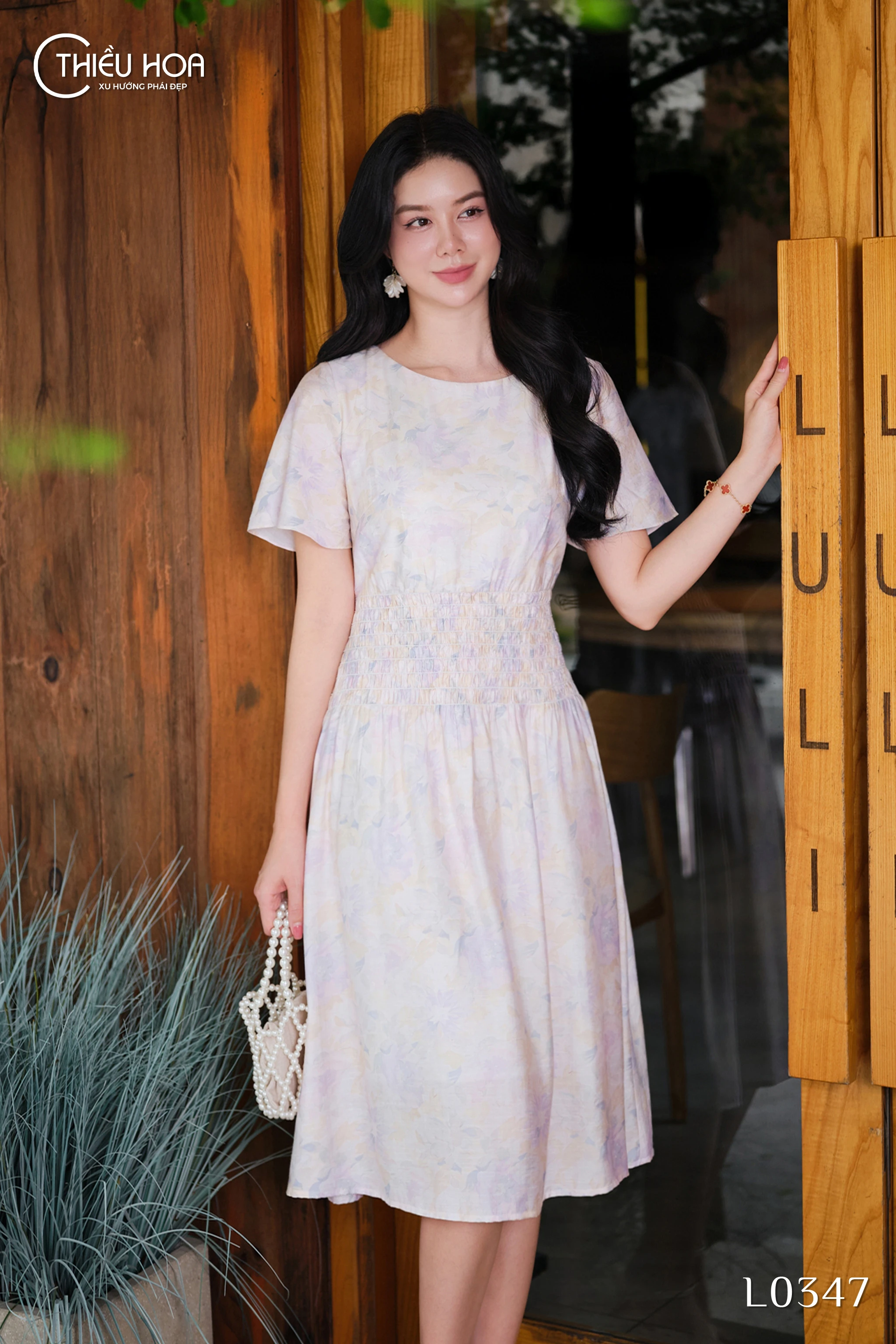 chat-lieu-vay-dam-trung-nien-phu-hop-mac-quanh-nam 0