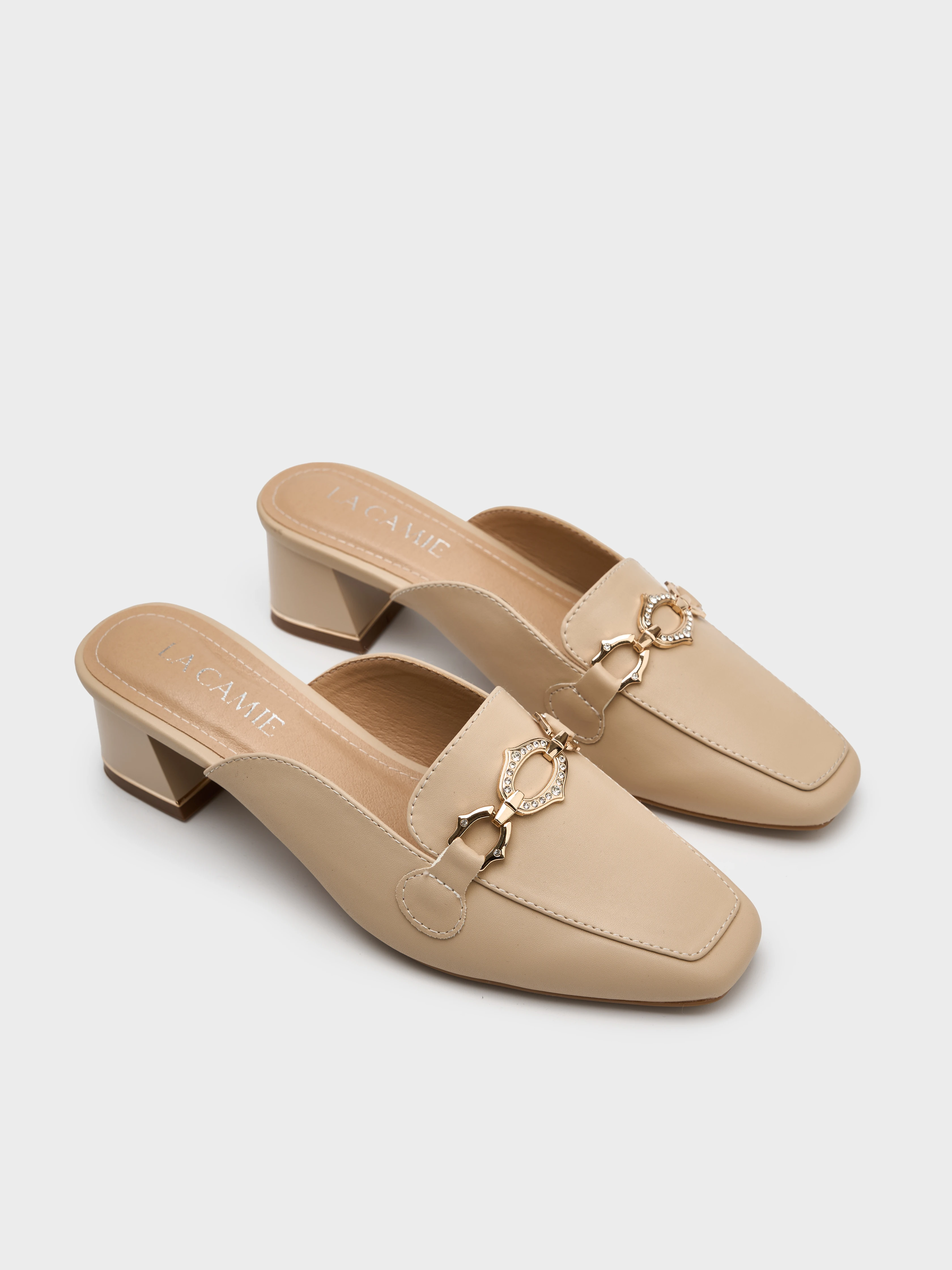 mac-vay-dai-phoi-voi-giay-gi-dep 4