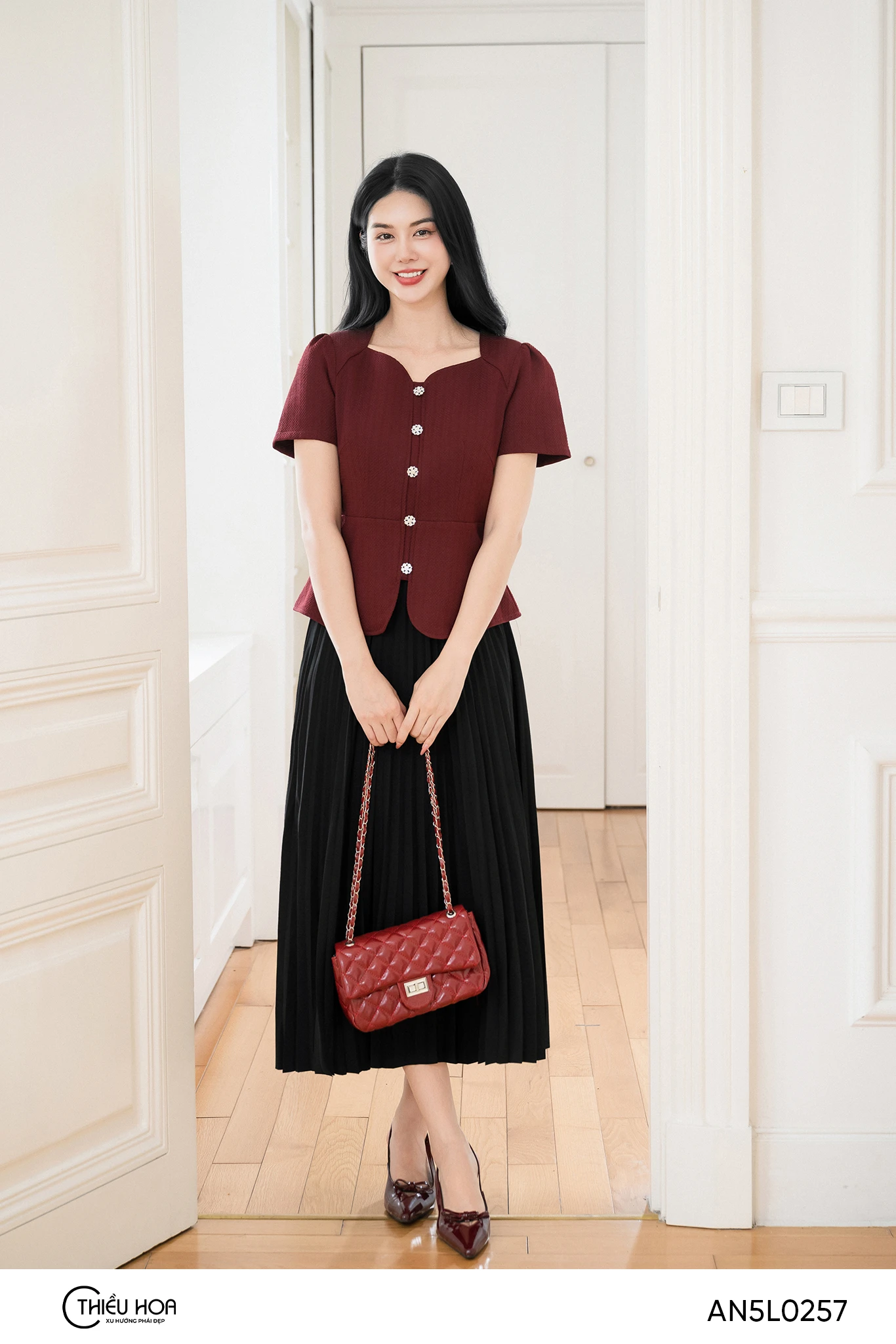 phối áo kiểu với chân váy midi