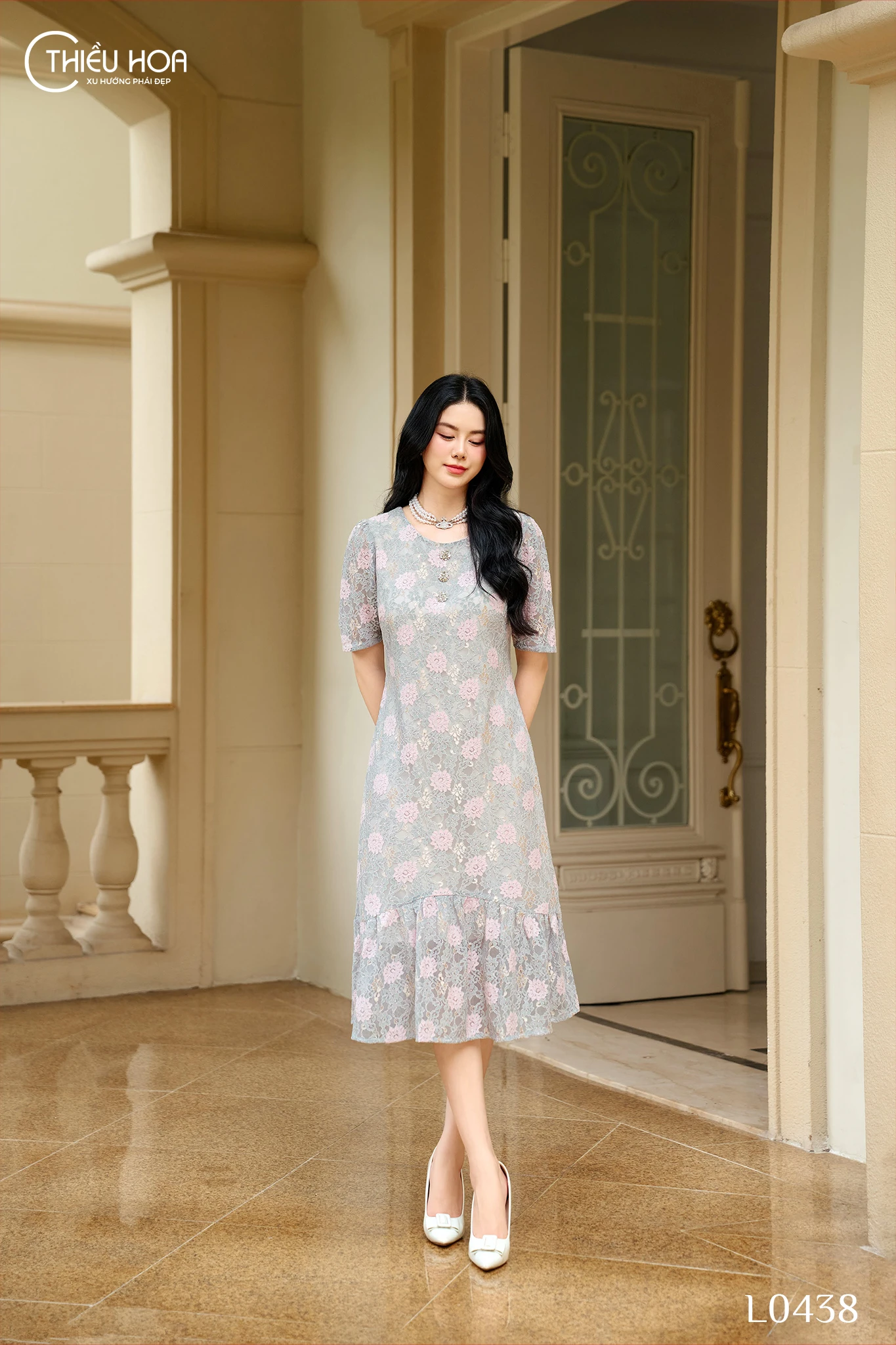 Top-7-mau-dam-du-tiec-trung-nien-sang-trong-2025-cho-quy-co 1