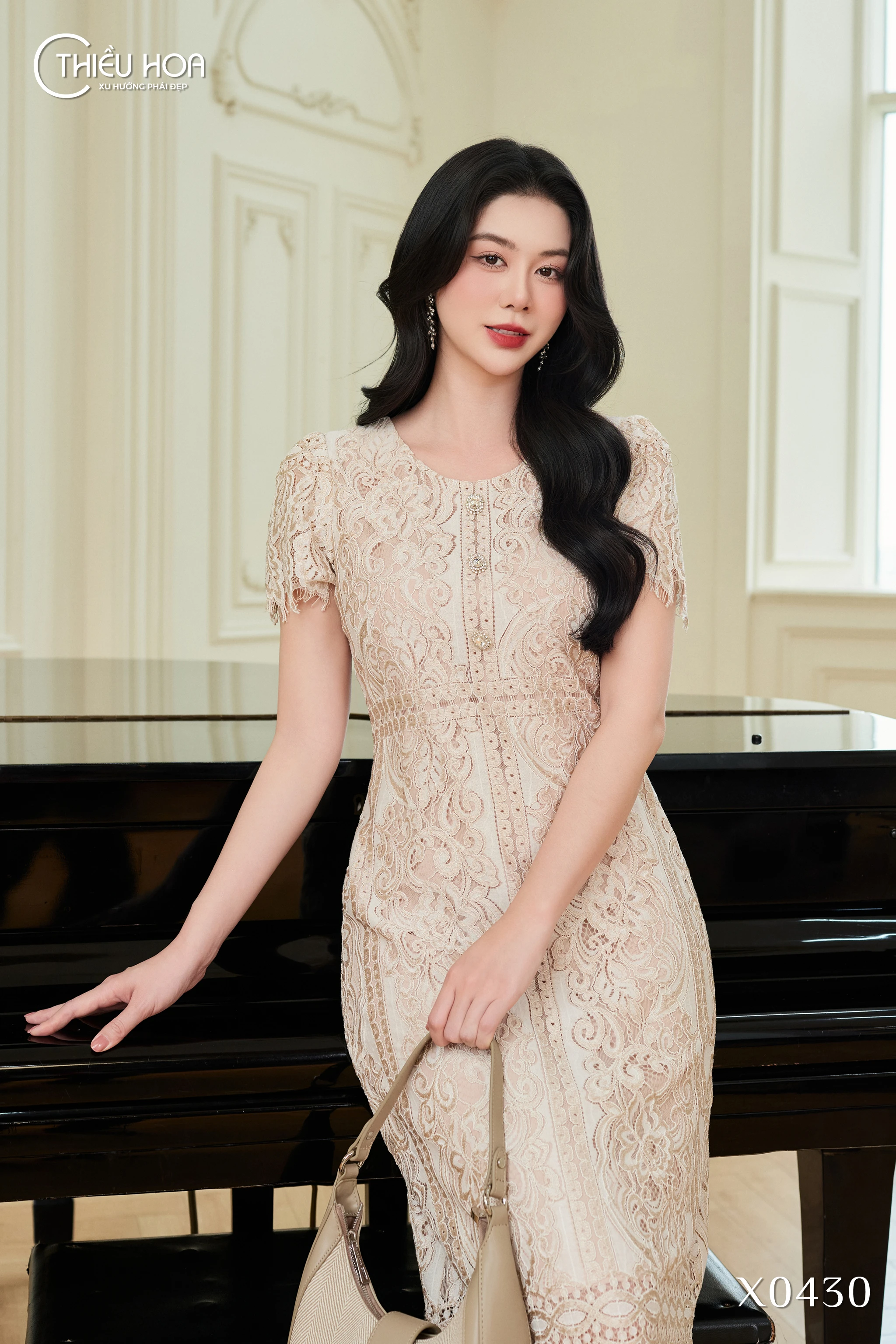 top-3-mau-dam-du-tiec-trung-nien-sang-trong 0