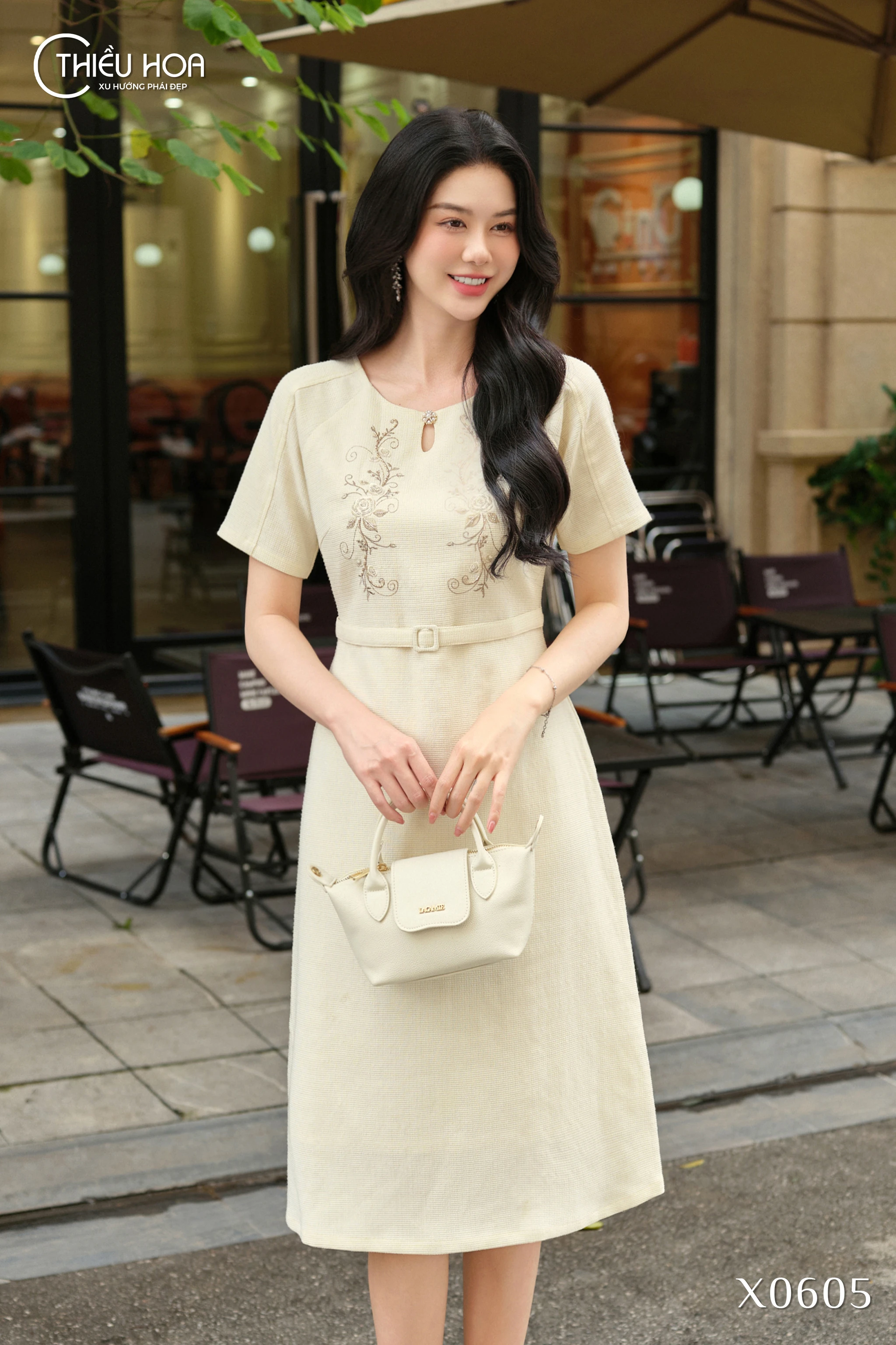 top-15-mau-dam-trung-nien-cao-cap-dep-nhat-cho-dip-tet 9