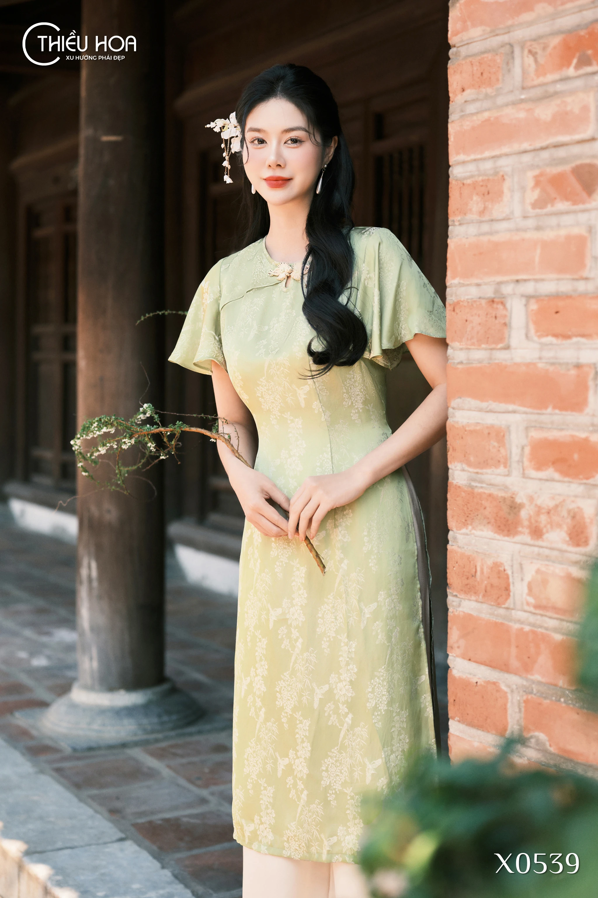 10-mau-ao-dai-dep-sang-trong-cho-quy-ba-dien-ngay-cuoi-hoi 8