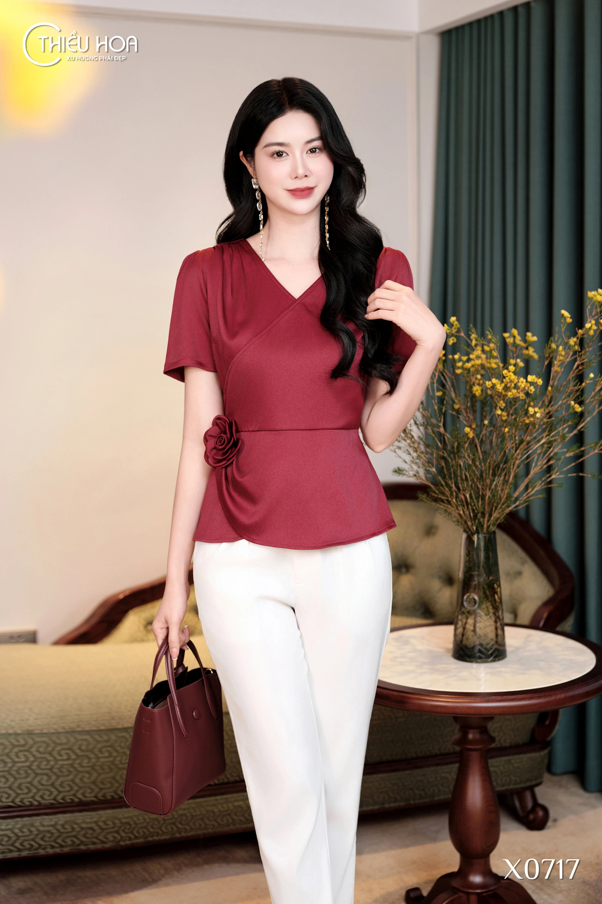 goi-y-mon-qua-tang-me-chong-3-loai-ao-so-mi-lua-cao-cap-tang-me-vo-me-chong-de-lay-long 4