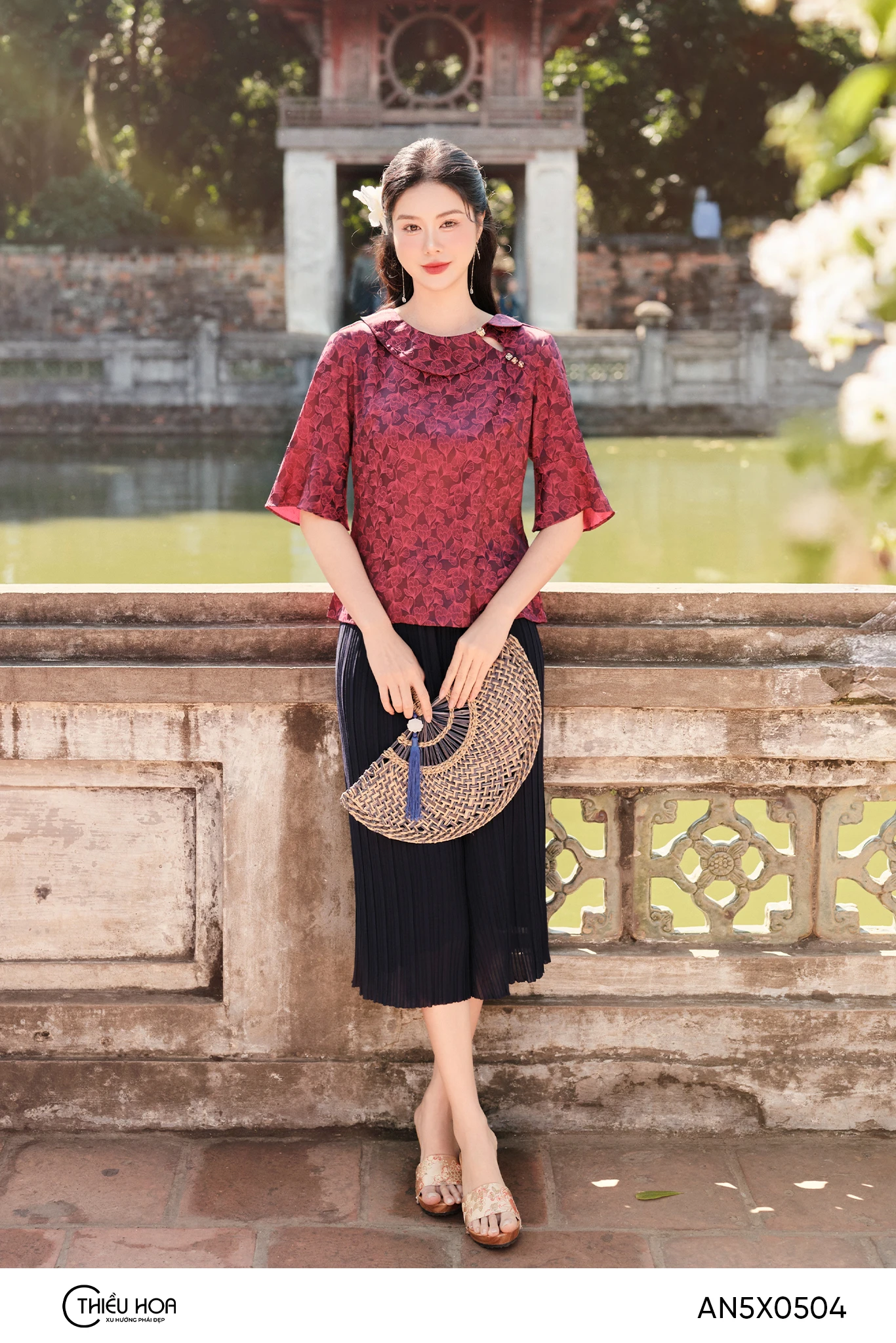 top-15-mau-thoi-trang-trung-nien-sang-trong-dien-tet-qua-tang-me-y-nghia 4