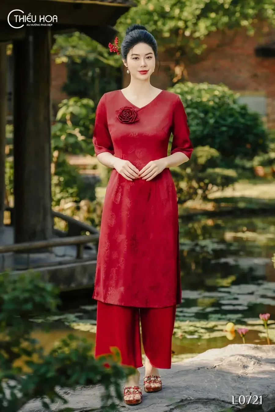 10-mau-ao-dai-dep-sang-trong-cho-quy-ba-dien-ngay-cuoi-hoi 5