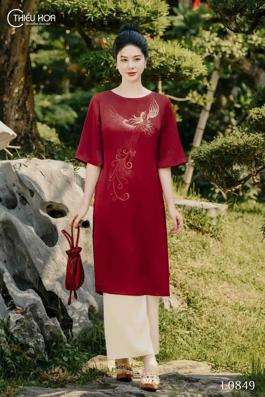 10-mau-ao-dai-dep-sang-trong-cho-quy-ba-dien-ngay-cuoi-hoi 0