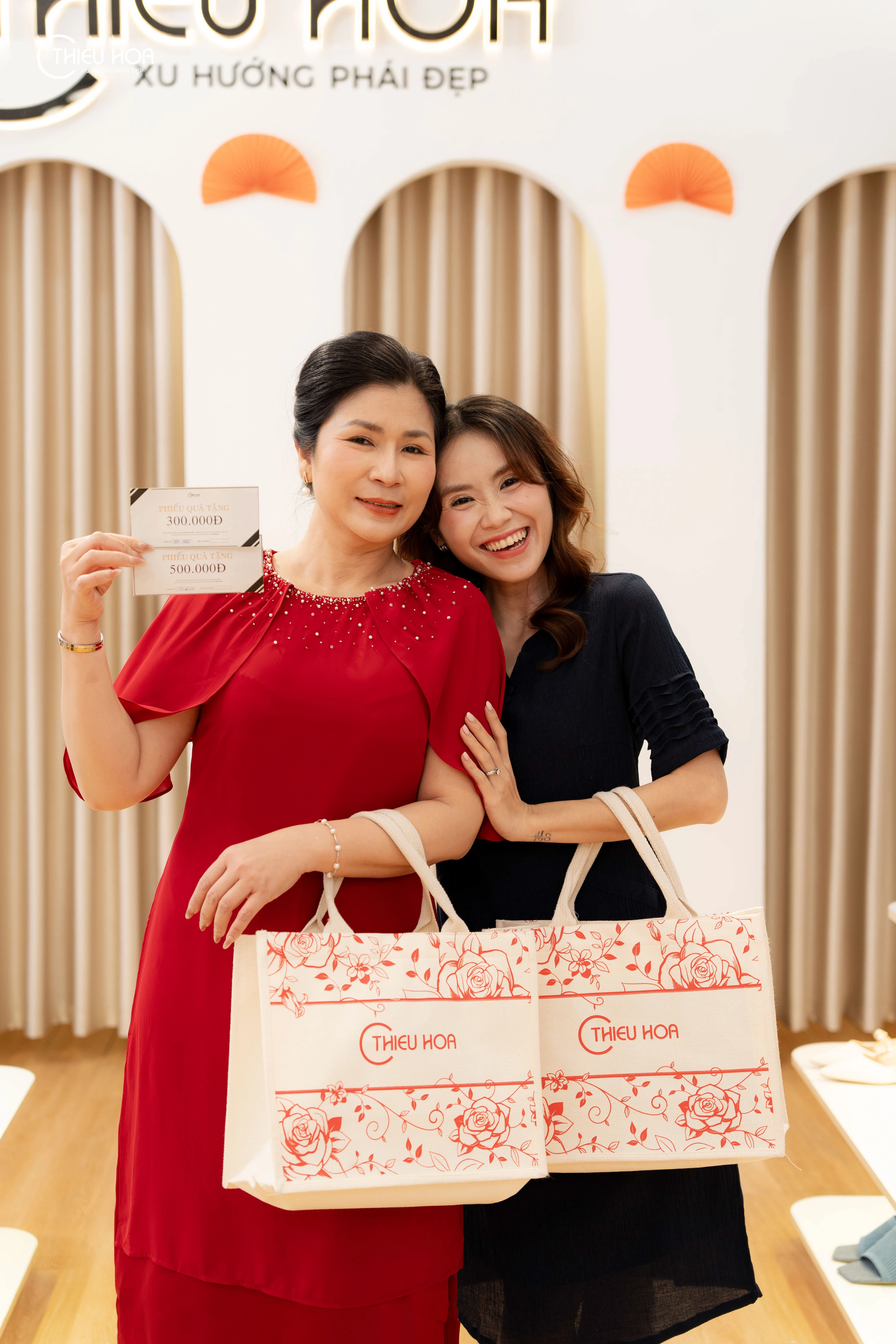 dam-trung-nien-mua-o-dau-sang-trong-chuan-form-gia-tot 8