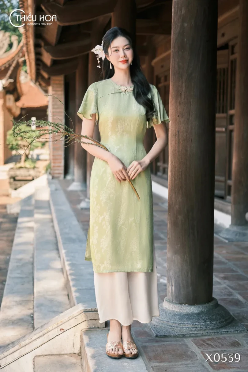 Quà tặng 8/3 cho mẹ là áo dài