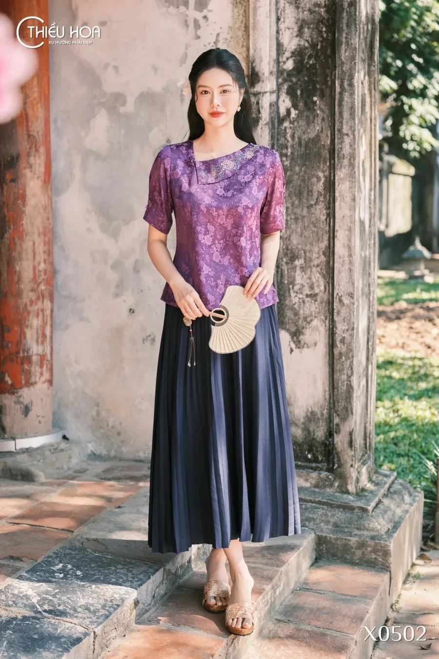 Trang phục có màu tím giúp người mệnh thổ bình an trong tâm trí