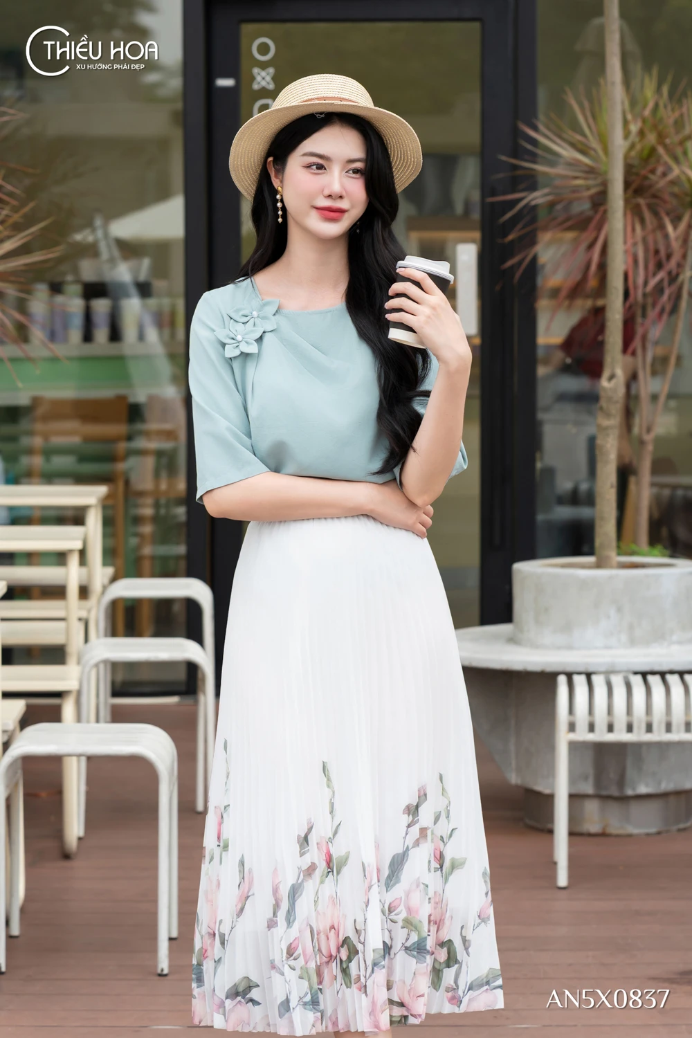 outfit-du-lich-cho-phu-nu-u40-u50 0