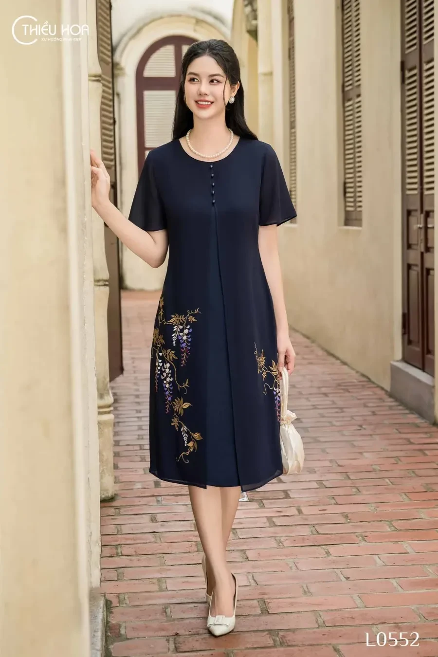 Đầm trung niên thiết kế sang trọng nhã nhặn chất liệu Chiffon phối Lụa thương hiệu Thiều Hoa DD4L0552