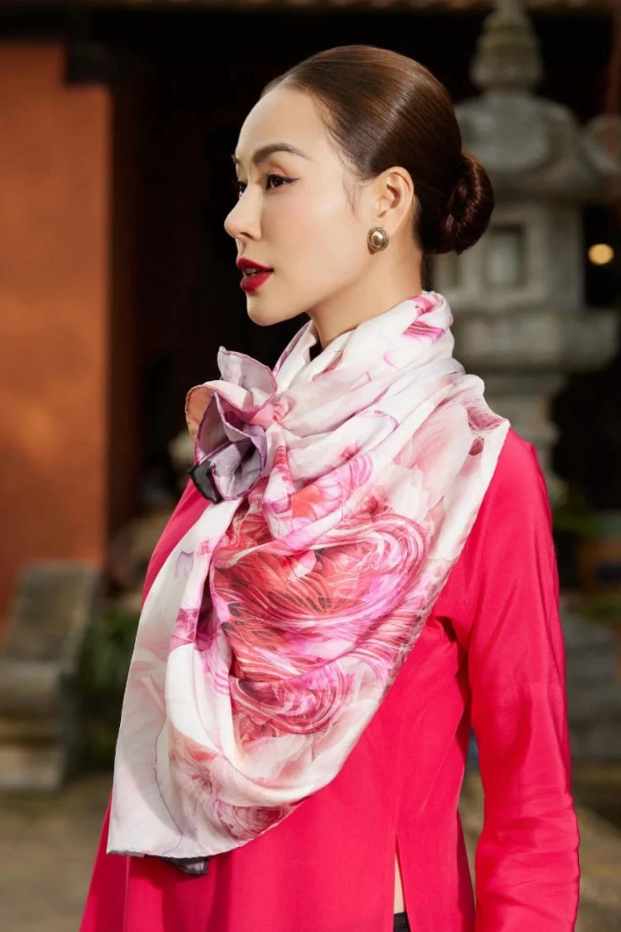 khan-choang-ao-dai-di-tiec 3