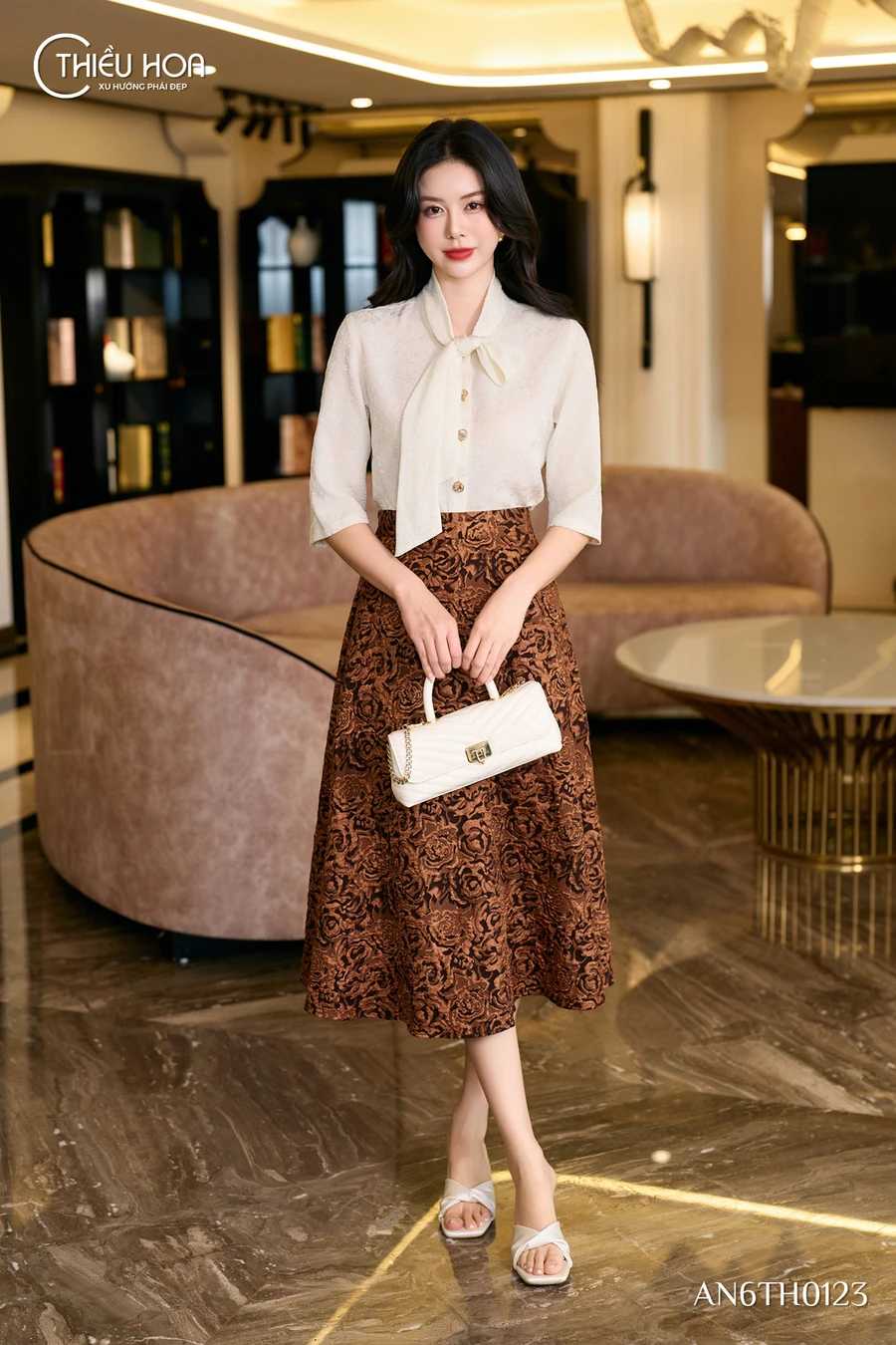 phu-nu-60-tuoi-mac-gi-dep 1